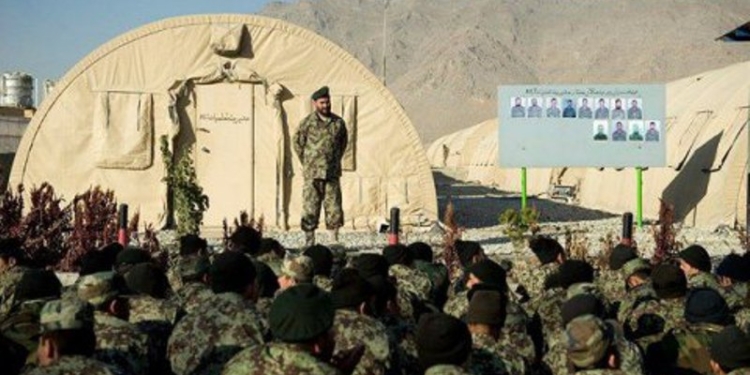 Афганские войска сдали талибам территорию на юге страны