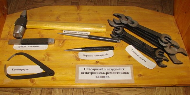 В Николаевской области двое слесарей отравились парами соляной кислоты: один умер, второй – в реанимации