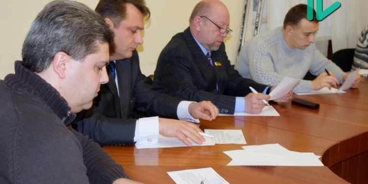 На должность директора департамента ЖКХ Николаевского горсовета претендуют трое – сегодня они сдали письменный экзамен