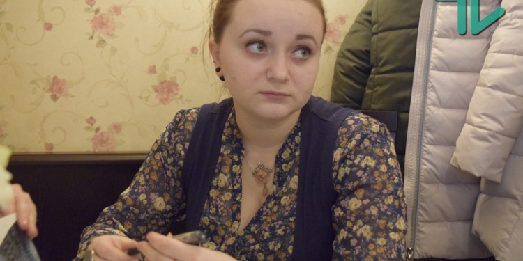 Ингалятор для Леры: 23-летняя жительница Николаева рисует открытки, чтобы собрать средства на ингалятор для 6-летней девочки