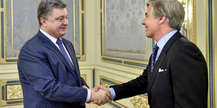 Порошенко заявил, что досрочных выборов не допустит