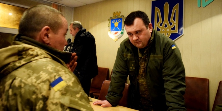 «Если надо больше – мы придем все!» – бойцы 53-й бригады, которые шли пешком с «Широкого Лана» в Николаев, встретились с военным прокурором