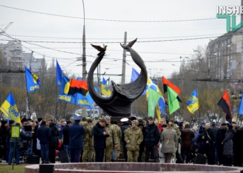 Николаевцы почтили память Небесной сотни: делились воспоминаниями и прошли маршем по центру города