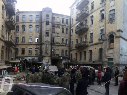 Полиция возбудила уголовное производство по факту обрушения в доме в Киеве 1