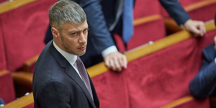Нардеп Артем Ильюк – Министру инфраструктуры: «Не принимайте необдуманных решений по спецпорту “Октябрьск”»