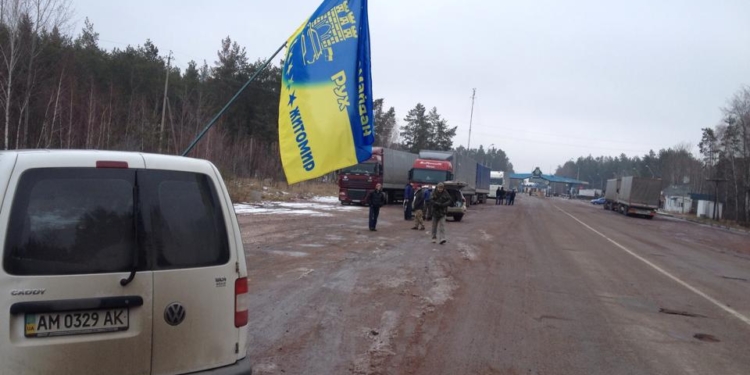 Фуры из РФ блокирует теперь и в Житомирской области