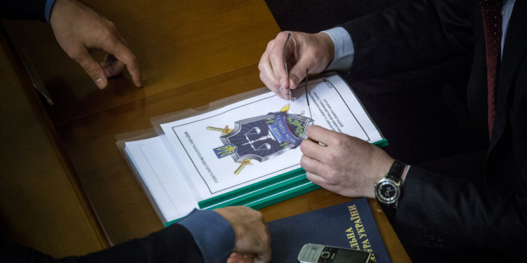 Кто на новенького? Кандидатов в Генпрокуроры уже 7. Но “отставят” ли Шокина?