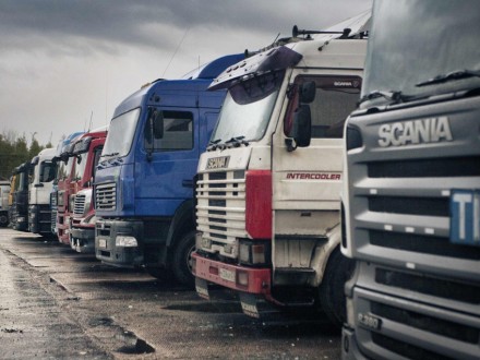 В ЕС намерены сократить выбросы газа грузовиками на 30% 1