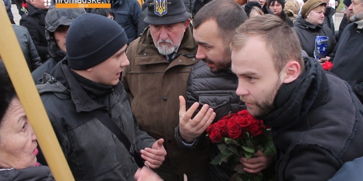 На открытии памятного знака Небесной Сотни в Одессе произошла стычка