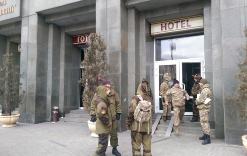 В МОУ заявили о достижении компромисса с протестующими из "Казацкого": В 16:00 они покинут помещение 1
