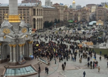 На Майдане произошло столкновение правоохранителей с протестующими. Обошлось без пострадавших
