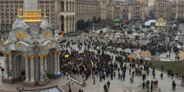 На Майдане произошло столкновение правоохранителей с протестующими. Обошлось без пострадавших