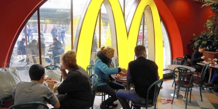 Мурманчанин-патриот забросал гамбургерами посетителей McDonald’s