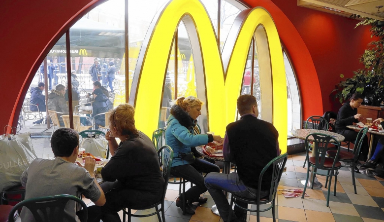 McDonald’s відкриває 10 залів у Києві 9