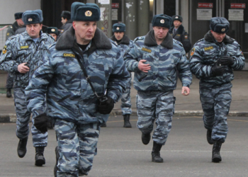 В Петербурге 30 пьяных негров подрались в бане и разбежались по району голыми