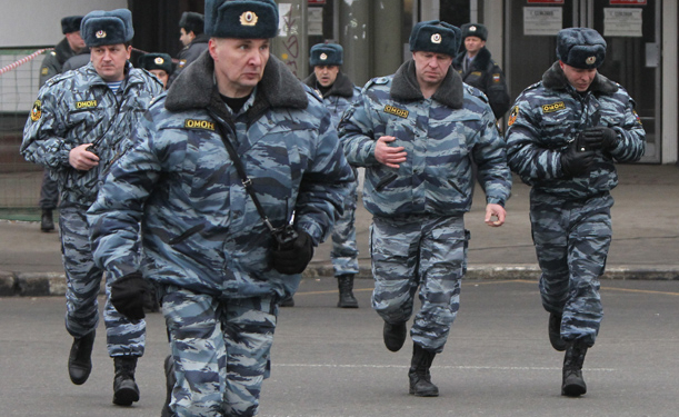 В Петербурге 30 пьяных негров подрались в бане и разбежались по району голыми