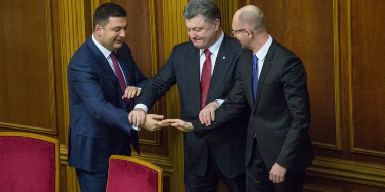 Кулуарщина. Ночные договорняки в АП добивают парламентаризм в Украине