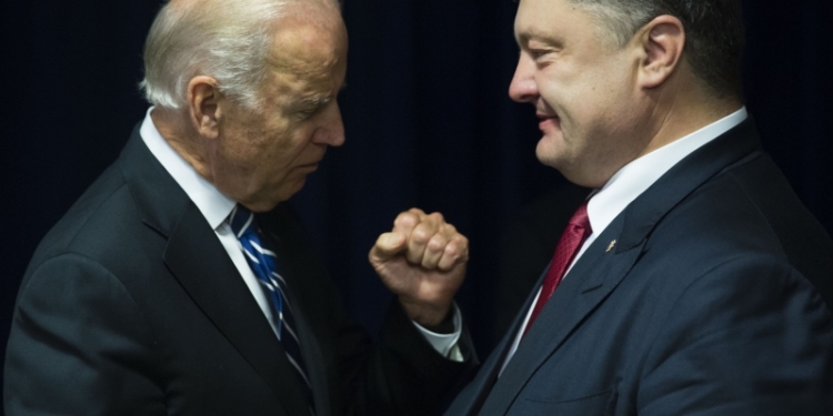 О чем говорили Порошенко и Байден