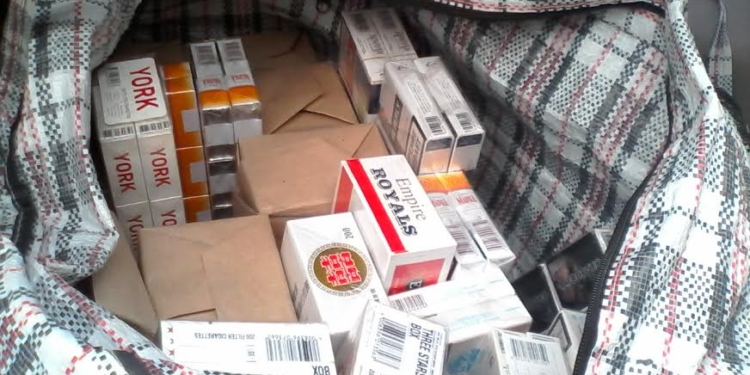 На Центральном рынке Николаева налоговики изъяли 1200 пачек без акцизных марок