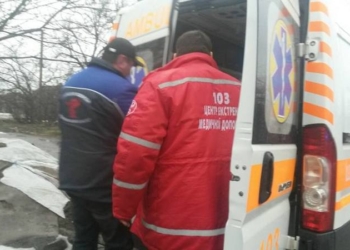 Николаевский пенсионер воткнул себе в грудь ножницы – патрульные помешали ему довести начатое до конца