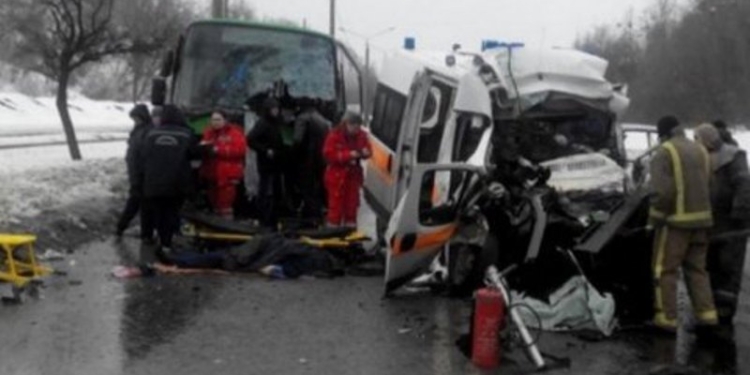 В Харькове «скорая» столкнулась с автобусом – погибло 3 человека