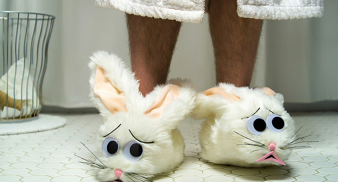 “Почему в моих тапочках”!? Муж застал жену в пикантной ситуации и избил соперника