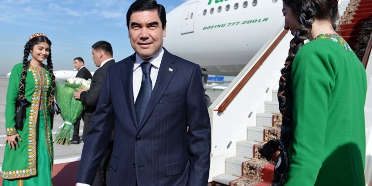 От президента с любовью. На 8 марта женщинам Туркменистана подарят по $11,5