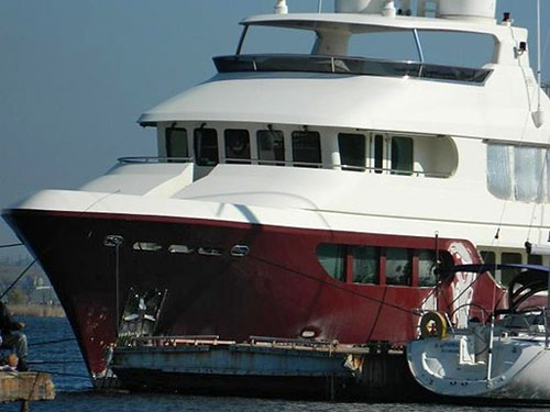 На хлебушек. Янукович сдает яхту BANDIDO за 9 тыс. евро в день 1
