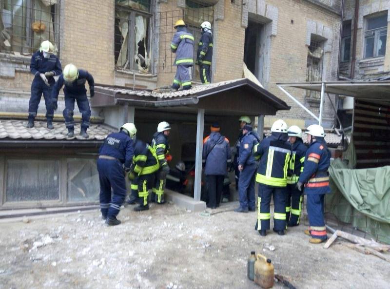 Под завалами обвалившегося дома в Киеве нашли еще одного погибшего 1