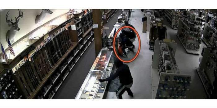 В Техасе произошло рекордно быстрое ограбление оружейного магазина 1