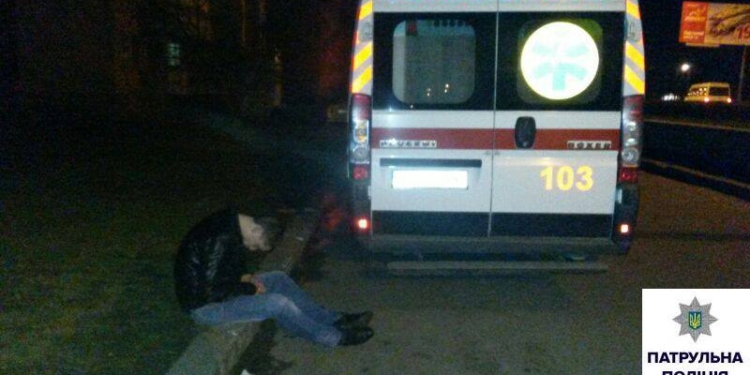 Обкурившись спайса, житель Николаева решил вступить в половую связь с… деревом