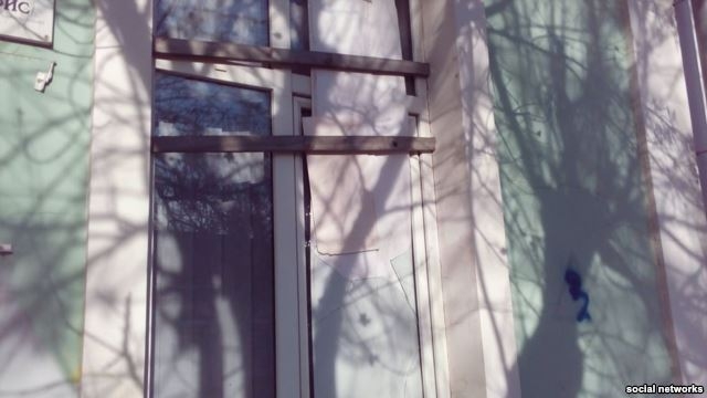 В Симферополе напали на здание регионального Меджлиса