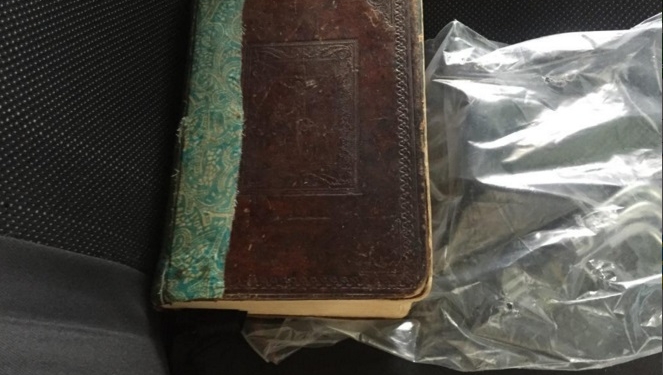 В Россию пытались вывезти 21 старинную церковную книгу и посуду