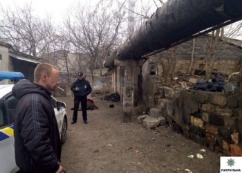 В Николаеве задержали мужчину, который воровал уголь прямо из вагона