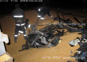 В Первомайске грузовик перевернулся и раздавил два автомобиля – пострадало три человека