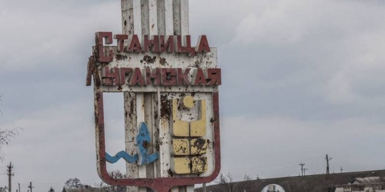 Разбитые дома и опустевшие улицы: Станица Луганская превратилась город-призрак