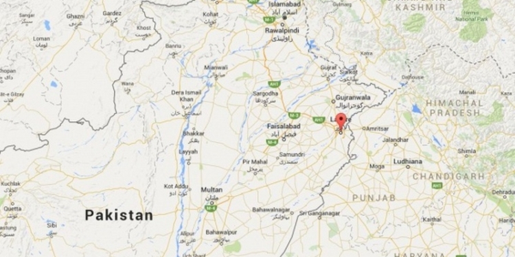 Почти 40 человек погибли при взрыве возле детской площадки в Пакистане