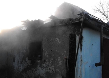 В Кривом Озере загорелась летняя кухня – из трех газовых баллонов взорвался один