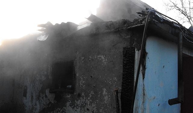 В Кривом Озере загорелась летняя кухня – из трех газовых баллонов взорвался один