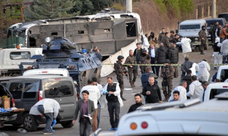 На юге Турции произошёл взрыв, в результате чего погибли 7 полицейских 3