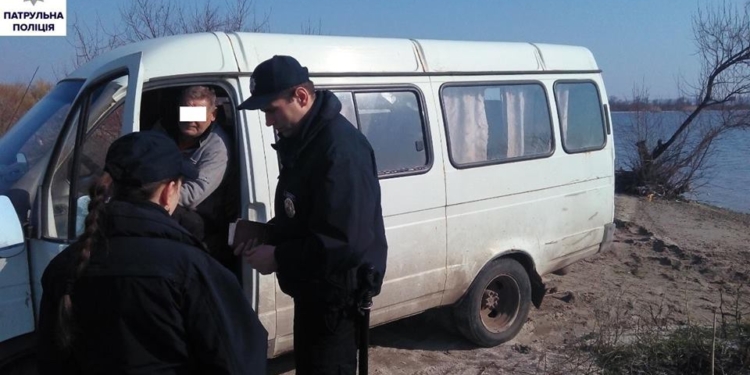 Патрульные на берегу в Варваровке задержали песчаного браконьера