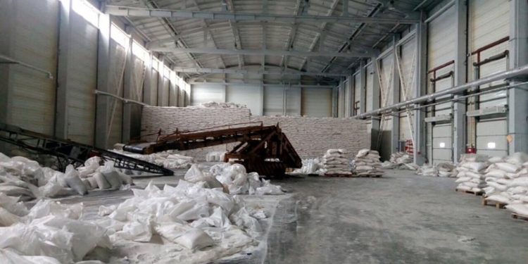 Сладкая месть. 50 вооруженных мужчин пытались захватить 50 тыс. тонн сахара