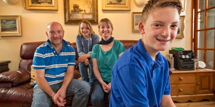 13-летний британский художник стал миллионером и купил дом