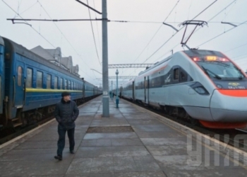 Под давлением общественности «Укрзализныця» передумала повышать стоимость билетов на поезд «Киев-Одесса» почти в два раза