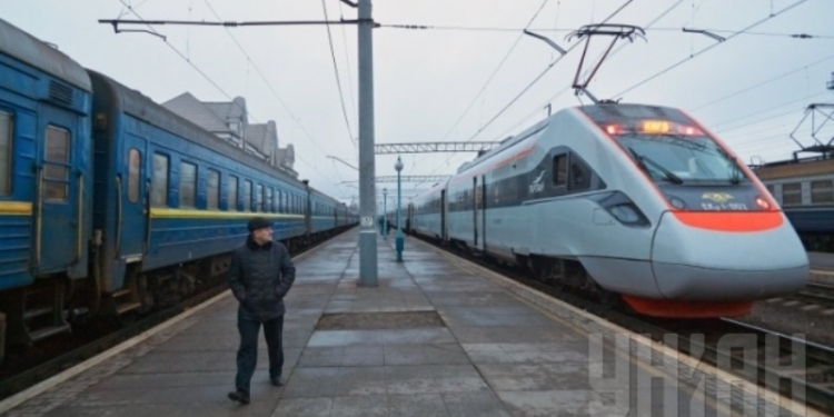 Под давлением общественности «Укрзализныця» передумала повышать стоимость билетов на поезд «Киев-Одесса» почти в два раза
