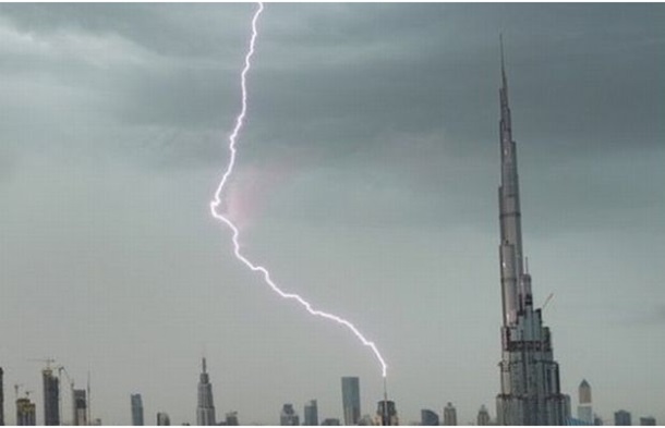 Дожди затопили Дубаи и Абу-Даби 7
