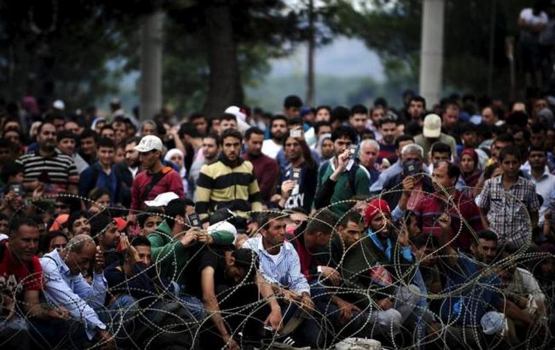 Сотни беженцев требуют открытия греческо-македонской границы 2