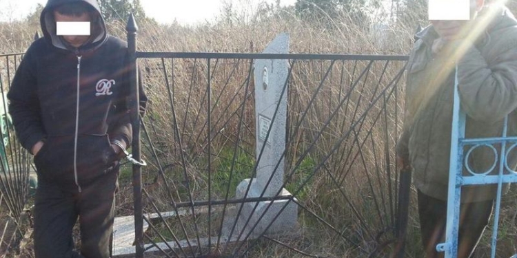 «Не переживайте, дядьку, робити не буду»: вор кладбищенских оградок в Николаеве не желает исправляться