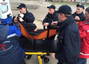 Семейная ссора в Николаеве закончилась плохо: мужчина упал вниз головой со второго этажа