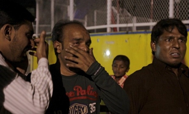 Подробности взрыва в Пакистане: террорист подорвал себя рядом с детскими качелями, число жертв достигло 56 человек